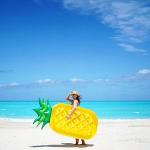 bouée ananas sur plage