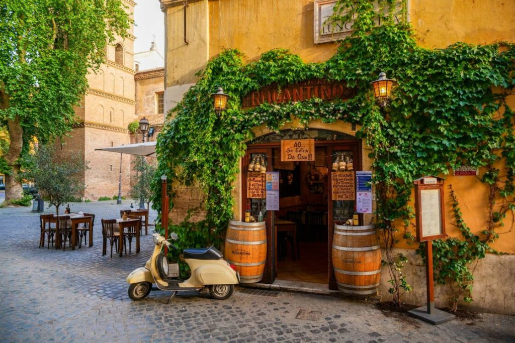 Restaurant italien avec Vespa