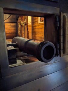 canon du bateau Iberville - musée pointe à callière - une chic geek